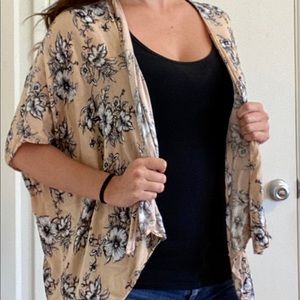 Audrey 3+1 Floral Kimono